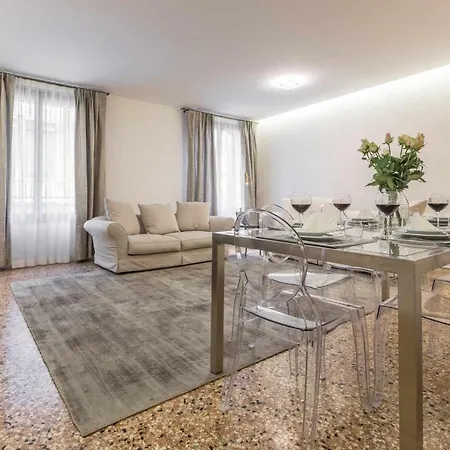 Daire Scaleter - A Fine Luxury In Palazzo With Canal View Venedik