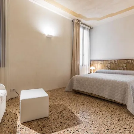 Scaleter - A Fine Luxury In Palazzo With Canal View *