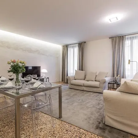 Scaleter - A Fine Luxury In Palazzo With Canal View Apartmán