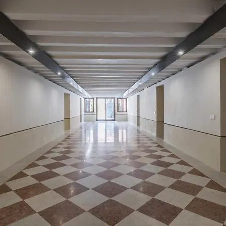 Scaleter - A Fine Luxury In Palazzo With Canal View