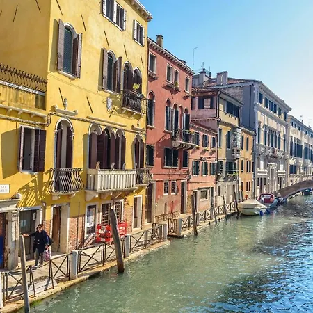 Scaleter - A Fine Luxury In Palazzo With Canal View Apartmán